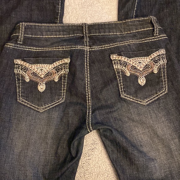 Embroidered Distressed Jeans - Picture 4 of 7